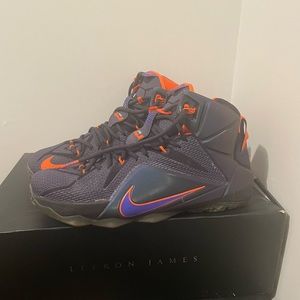 Mens size 9.5 lebrons